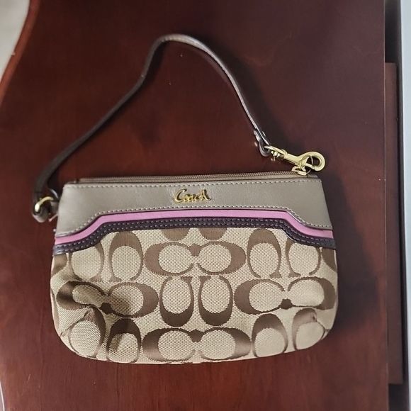 Coach Handbags - Coach wristlet